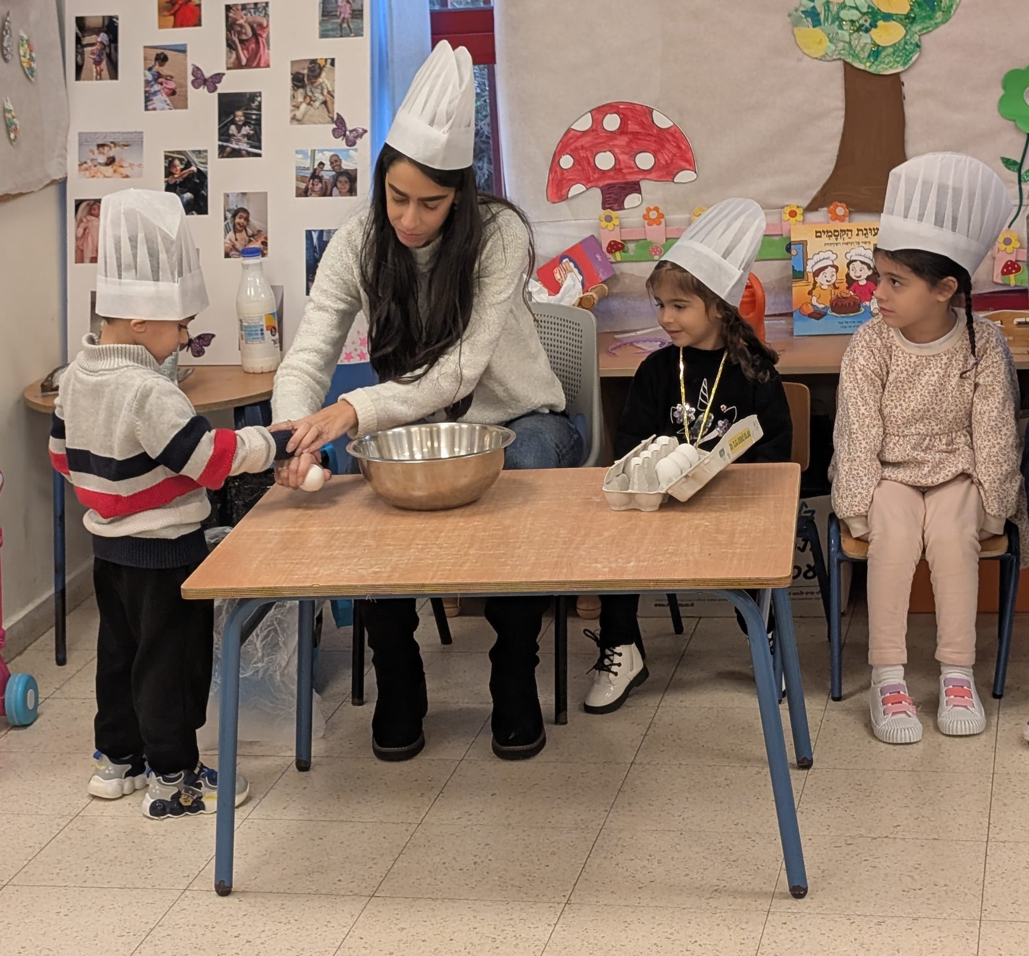 ילדים אופים עוגת קסמים